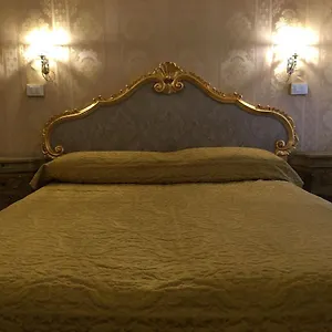 https://palazzo-suite-ducale.hotelinveneto.com