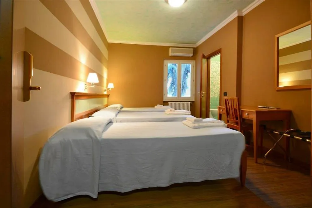 Hotel Ristorante La Grotta Castiglione Delle Stiviere 3*,