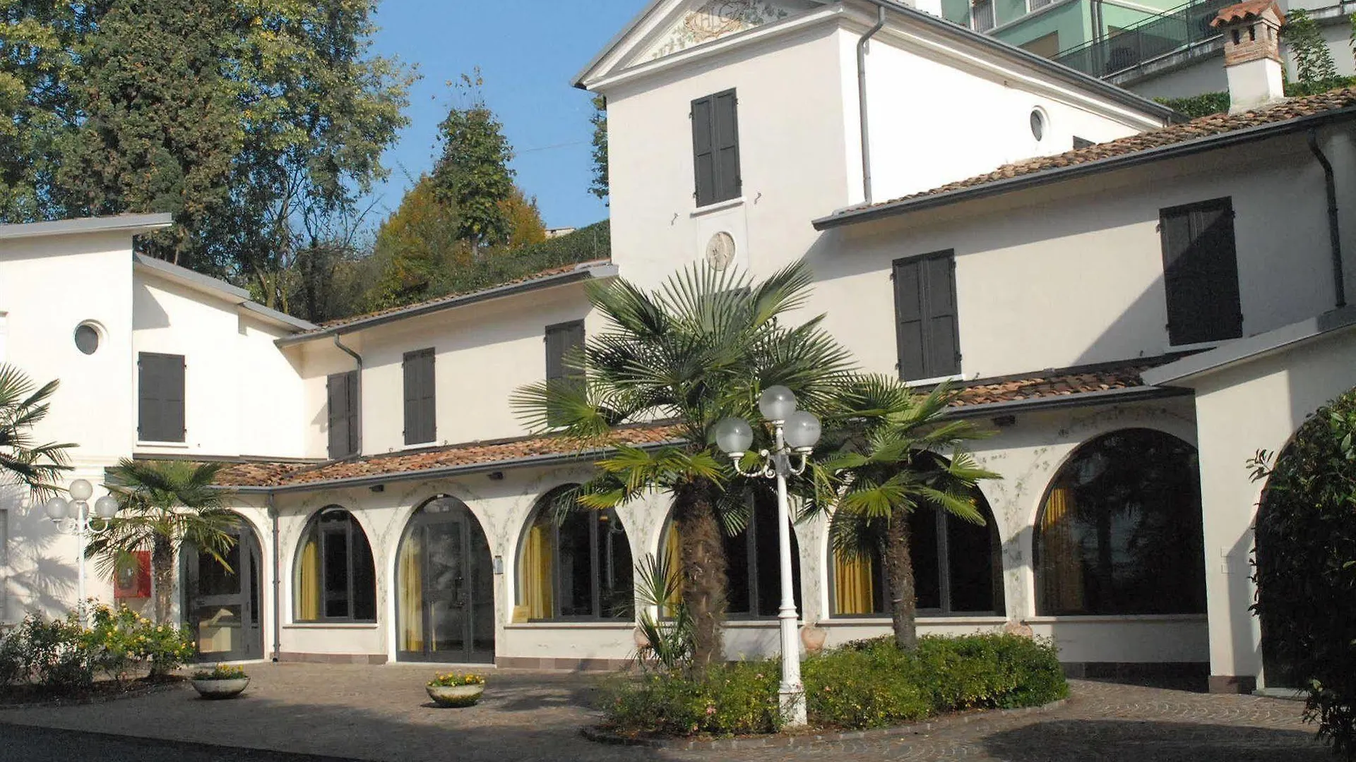Hotel Ristorante La Grotta Castiglione Delle Stiviere 3*,